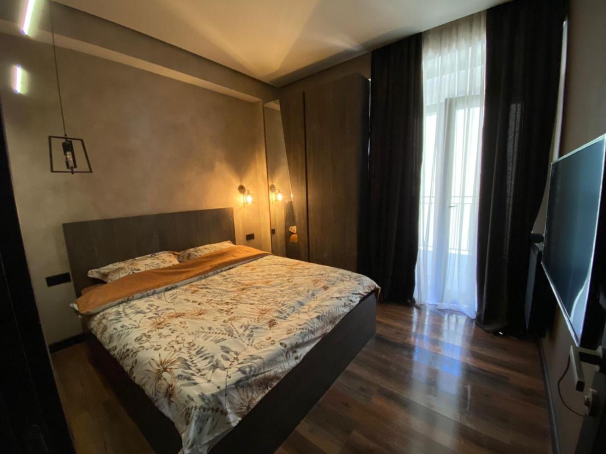 New Apartment With Terrace Tbilisi Exterior photo