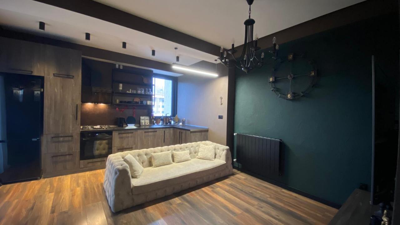 New Apartment With Terrace Tbilisi Exterior photo